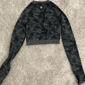 Gymshark Camo Longsleeve Crop shirt